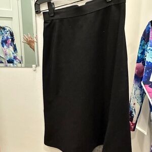 Elie Tahari  Black Skirt a line. Fitted on top. Flare bottom.